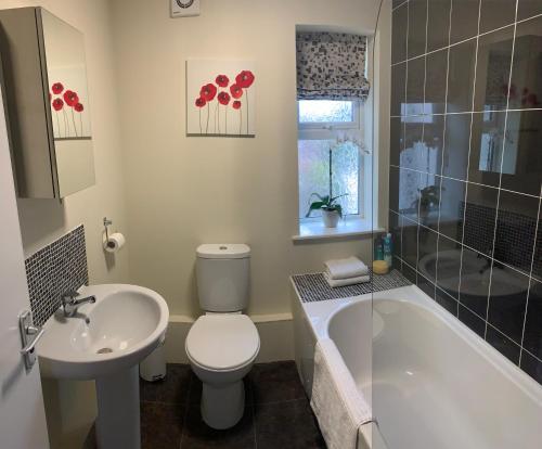Lovely 2-Bed Apartment Central Skegness Beach - image 5