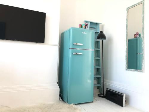 New! Seaside central Scarborough apartment