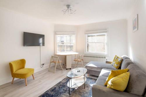 2 Bed City Centre Apartment 1 Min From Bath Abbey, , Somerset