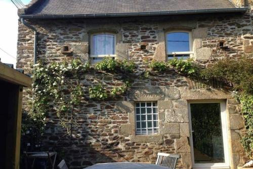 Charmant Cottage gîte à louer La Rusais