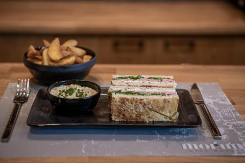 Morum City Hotel Chania - image 12