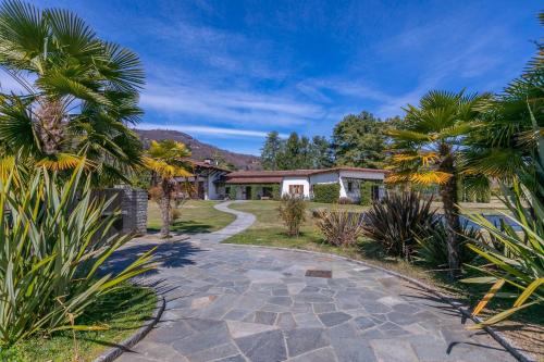 Water front Paradise Estate gîte à louer Brovello-Carpugnino