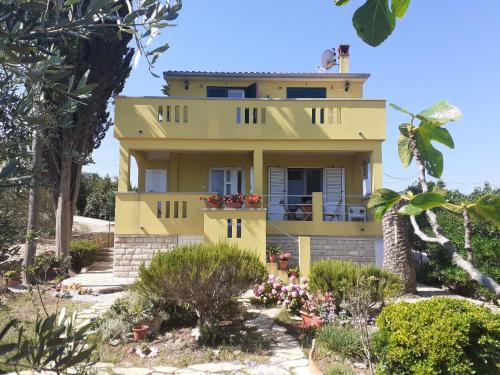  Apartment Branko, Pension in Sutomišćica