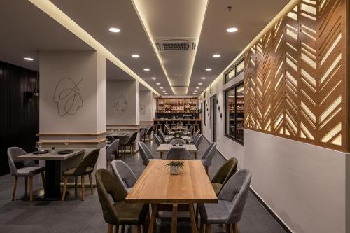 Morum City Hotel Chania - image 3