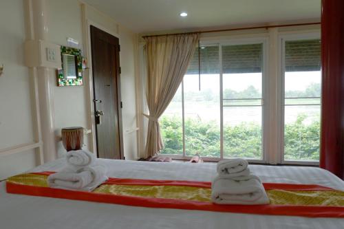 Ayutthaya Garden River Home