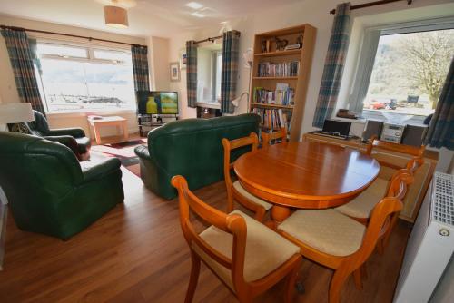 Паб/Коктейль-бар, Armadale Cottage in Лочгойлхед