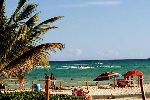 Steps to Ocean Huge Beach Villa Private Pool in Exclusive Fase 1 Playacar