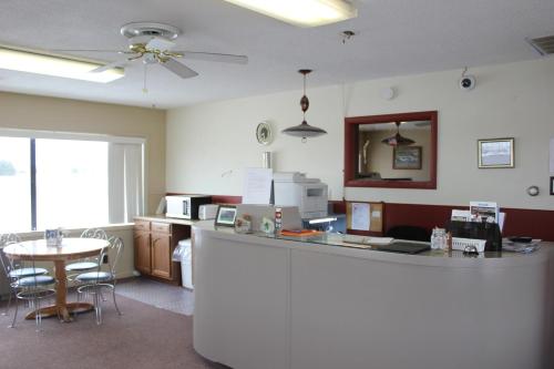 Hastings Express Inn - image 5