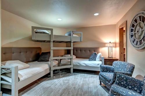 Stoneleigh Lodge Luxurious 4BR Home with Hot Tub - image 7