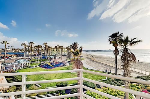 Ocean-View Condo - Direct Beach Access condo - image 8