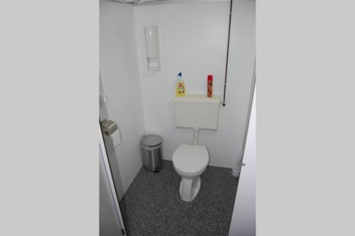 Bathroom, Blokhut De Vlinder gelegen aan het Pieterpad in Coevorden