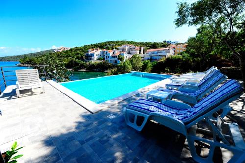 Villa Jadranka Beachfront & Pool