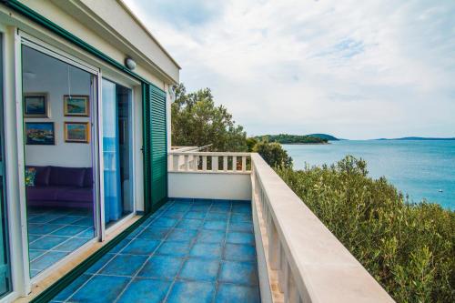 Villa Jadranka Beachfront & Pool