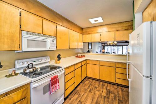 Quiet Home with Graeagle Meadows Golf Course View! - image 7