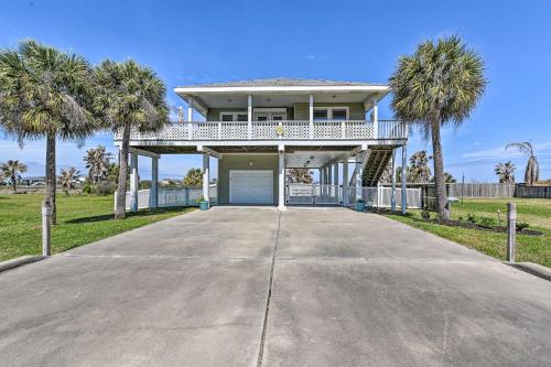 Walk to Galveston Beach Pet-Friendly Home