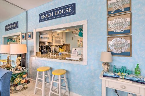 Vivid Escape in Gulf Shores - Walk to Beach!