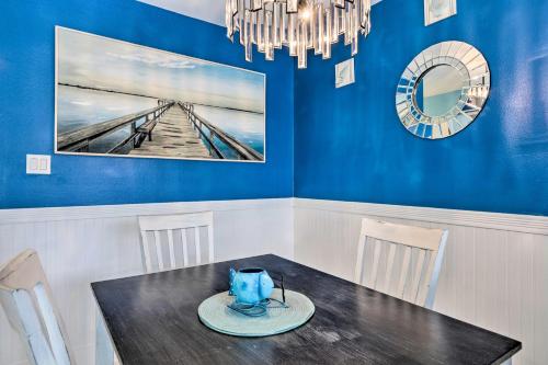 Vivid Escape in Gulf Shores - Walk to Beach! - image 4