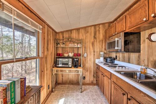 Secluded Ridgetop Hideaway with Valley Views!