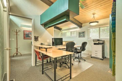 Murphys Workspace Hub Less Than 1 Mi to Main Street! - image 3
