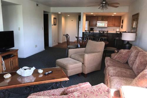 Unit 131 - Small 2 Bedroom Condo - image 6