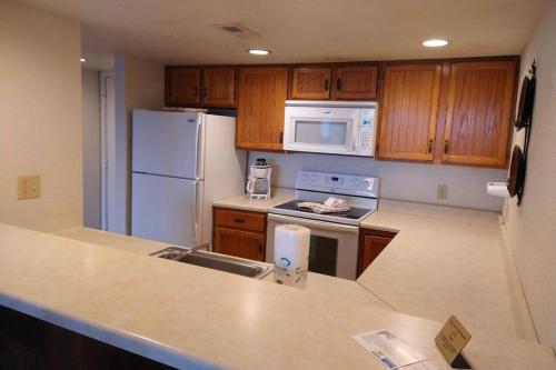 Unit 131 - Small 2 Bedroom Condo - image 8