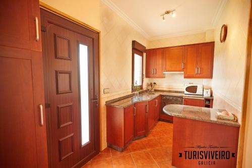  Casa en la playa de Area con finca privada in Viveiro