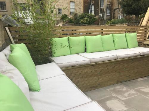 Gorgeous Garden Apartment, Bath (photo 4)