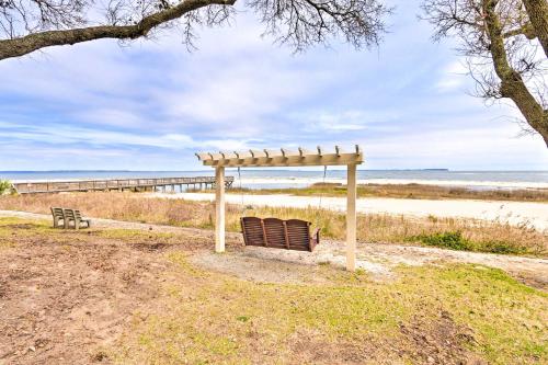 Hilton Head Condo with Pool and Beach Access!