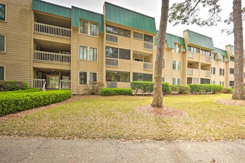 Hilton Head Condo with Pool and Beach Access!