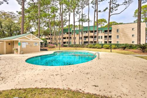 Hilton Head Condo with Pool and Beach Access!