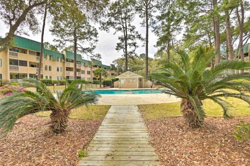 Hilton Head Condo with Pool and Beach Access!