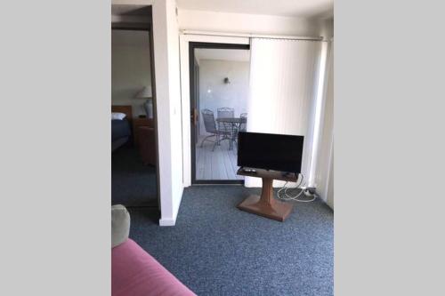 Unit 133 - Small 2 Bedroom Condominium - image 2
