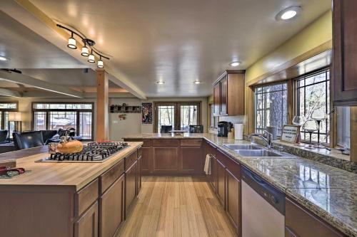 Hike & Relax Fireside: Dog-Friendly Gem in Payson!, Payson (foto 2)