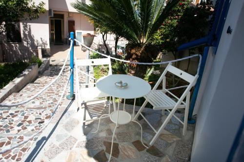 One-Bedroom Apartment image 4