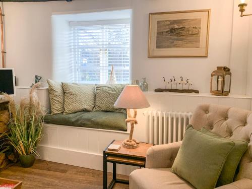 Clover Cottage - image 2