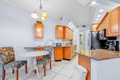 Surfside Resort 1111 - image 4