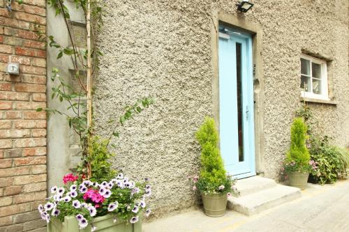 B&B Dublin - Harry Clarke Mews at the Castle Hotel - Bed and Breakfast Dublin