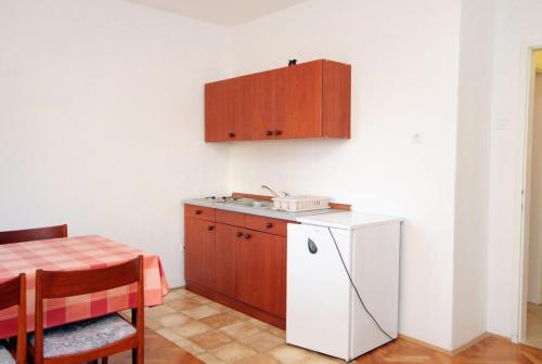 Apartments with a parking space Novi Vinodolski - 5587 - image 13
