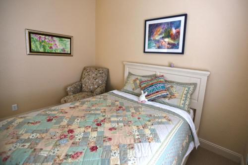 Sol-Mate Beach House Short 5 Minute Walk to the Beautiful Daytona Beaches - Perfect for 1-2 fami - image 6