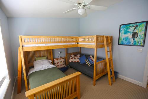 Sol-Mate Beach House Short 5 Minute Walk to the Beautiful Daytona Beaches - Perfect for 1-2 fami - image 11