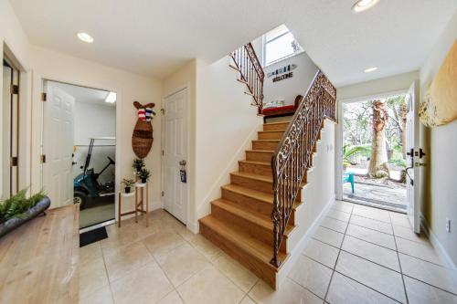 Oasis by the Sea Beach Front Community - Luxurious Pool Spa Home with Waterfall - Sleeps 10 - Come, Palm Coast (photo 4)