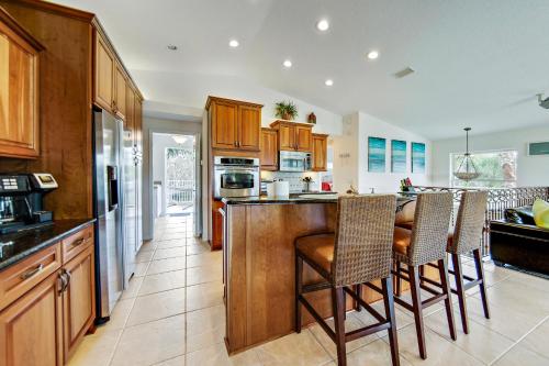 Oasis by the Sea Beach Front Community - Luxurious Pool Spa Home with Waterfall - Sleeps 10 - Come, Palm Coast (photo 10)
