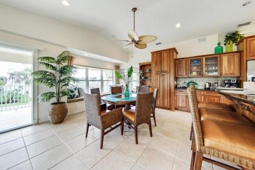 Oasis by the Sea Beach Front Community - Luxurious Pool Spa Home with Waterfall - Sleeps 10 - Come - image 12