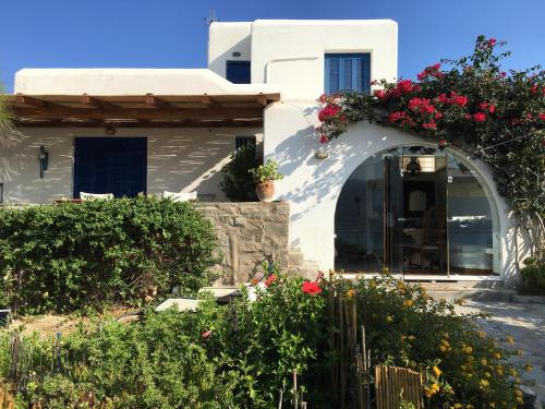  Small Villa for a Family or two couples very close to the sea with awesome view in Krotiri