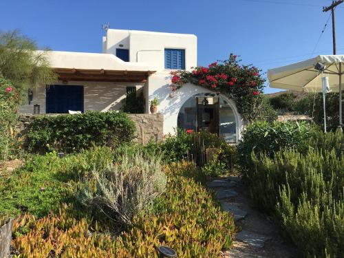  Small Villa for a Family or two couples very close to the sea with awesome view in Krotiri