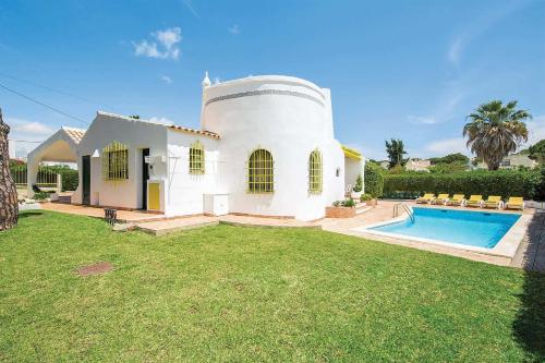 Located on a quiet Cul-de-sac just within 1 mile from the centre of Vilamoura - main image
