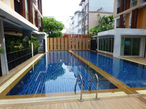 1 Double bedroom Apartment with Swimming pool security and high speed WiFi