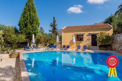  Heliopetra independant studios -village close to beaches -sharing a large pool, Unterkunft in Koprána