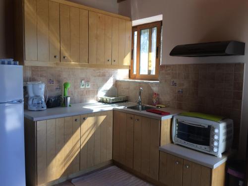  Leonidas stone houses near beach 50 meters away from tavern with local food in Trakhíla