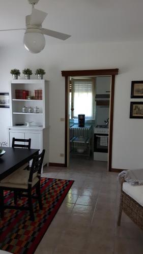 Apartment with garden and private parking - image 2